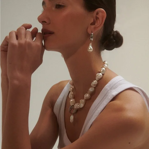 White and Gold Pearl Necklace